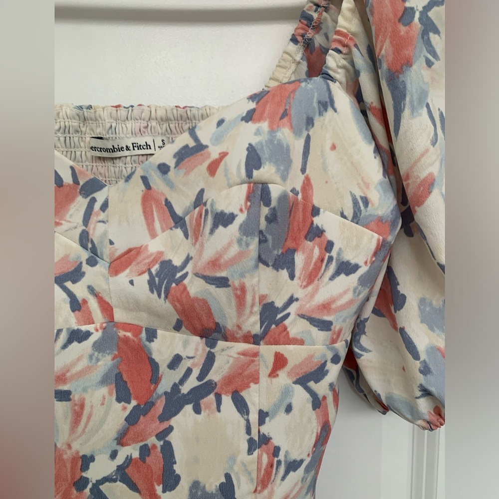 Abercrombie Floral Puff Sleeve Top, Sweetheart Neckline, Corset Smocked Top - Picture 3 of 8